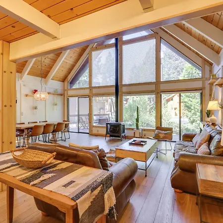 Cozy Tahoe City Home Near Famous Ski Resorts!